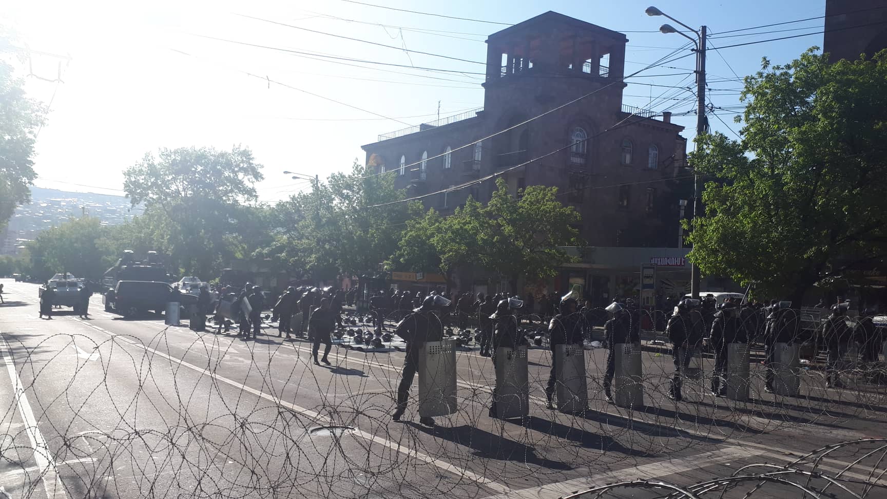 Yerevan küçələrinə tank və başqa zirehli texnikalar yeridildi - FOTOLAR