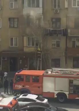 Bakıda yanan bina söndürüldü, 3 uşaq xilas edildi - YENİLƏNİB-FOTO