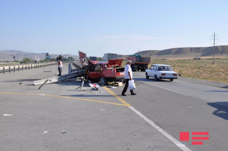 Hacıqabulda yol qəzasında sürücü öldü: 6 YAŞLI ÖVLADI XƏSARƏT ALDI - FOTO