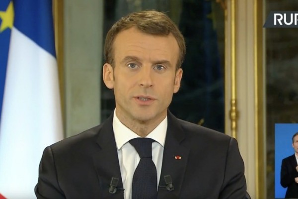 Fransa prezidenti ölkədə fövqəladə vəziyyət elan etdi 