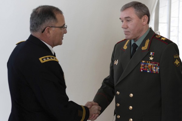 Rusiya Ordusunun Baş Qərargah rəisi NATO komandanı ilə Bakıda görüşdü 