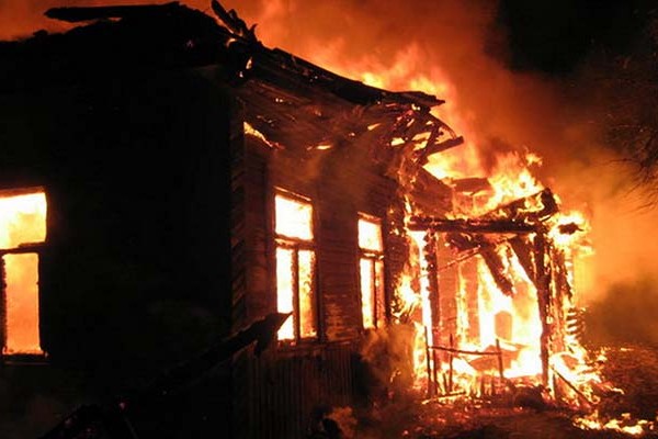 Qaxda ev yandı 
