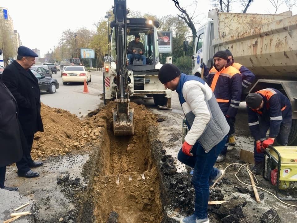 Yeni yağış-kanalizasiya xətləri çəkilir - FOTO