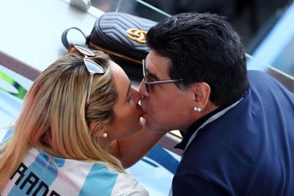 Sevgilisi Maradonanı evdən qovdu - FOTOLAR