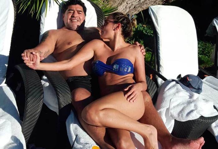 Sevgilisi Maradonanı evdən qovdu - FOTOLAR