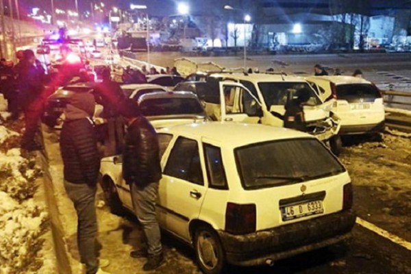 Ankarada 28 maşın toqquşdu, yaralılar var - VİDEO