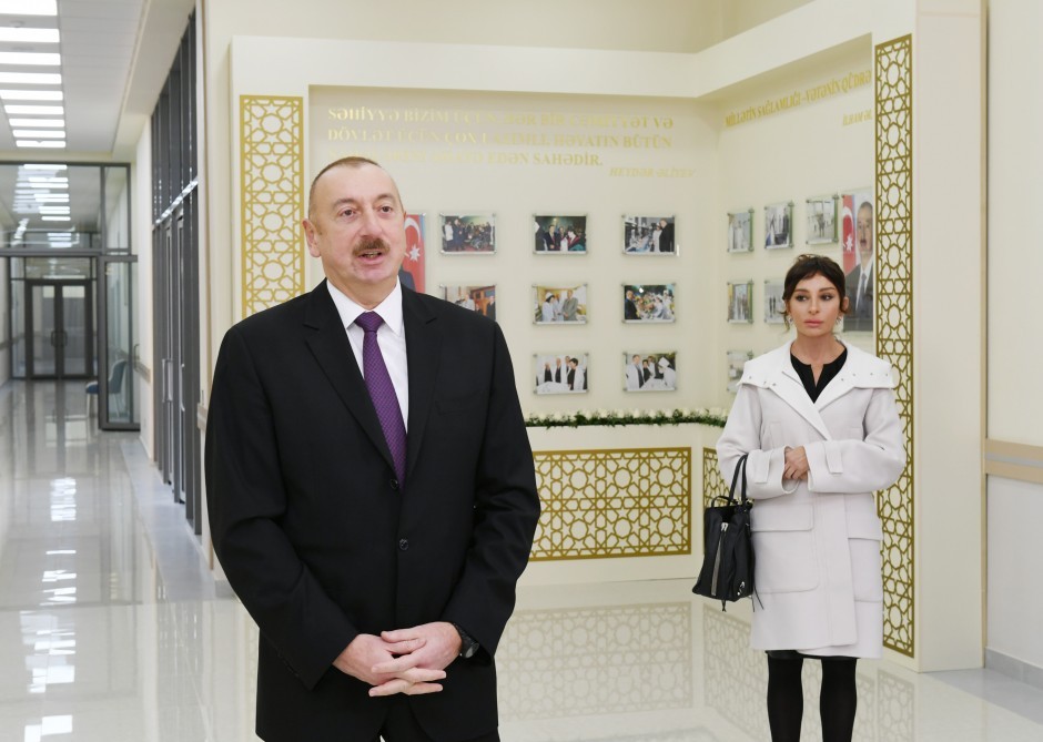 İlham Əliyev yeni xəstəxananın açılışında- FOTO
