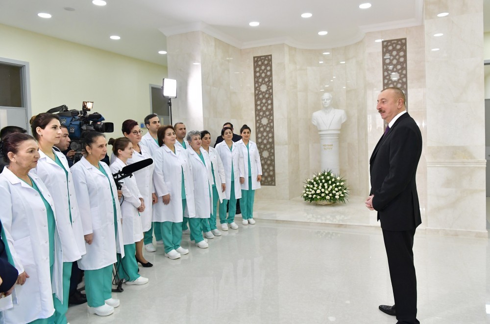 İlham Əliyev yeni xəstəxananın açılışında- FOTO