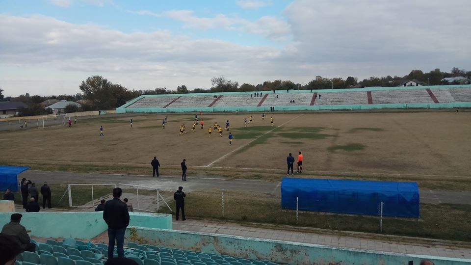 Qazaxdakı stadionun təmir işləri dayandırıldı -  Direktor icra hakimiyyətini "səhv" çıxardı  (FOTO)