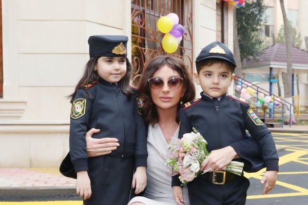 Mehriban Əliyeva polis övladlarının baxçasında - FOTOLAR