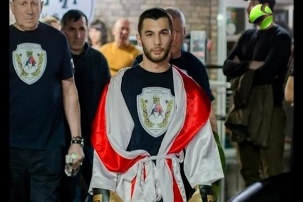 Elnur Səmədov peşəkar boks üzrə Rusiya çempionu olub