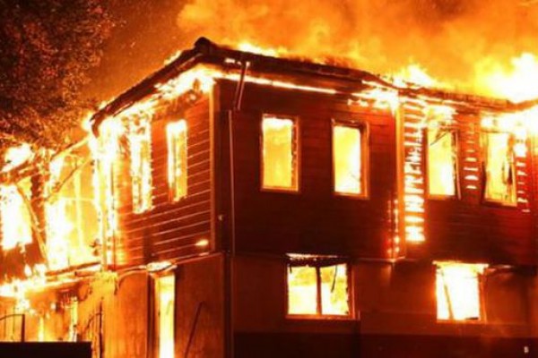 Masallıda 10 otaqlı ev yandı 