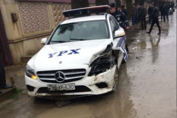 Yol polisinə yeni verilmiş "Mercedes" bu hala düşdü - HADİSƏ ANININ VİDEOSU