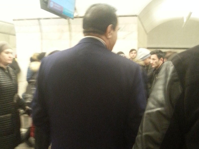 Manaf Ağayev Bakı metrosunda göründü - FOTOLAR