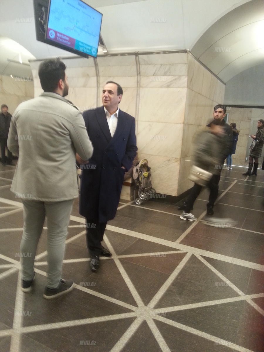 Manaf Ağayev Bakı metrosunda göründü - FOTOLAR