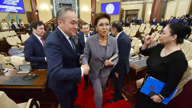 Nazarbayevin qızı spiker seçildi - Özü isə belə yola salındı (FOTOLAR)
