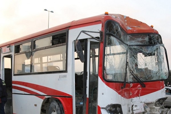 Bakıda QƏZA: Avtobus dükana çırpıldı