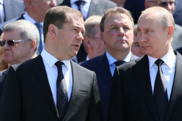Putin Medvedevi İrəvana göndərir