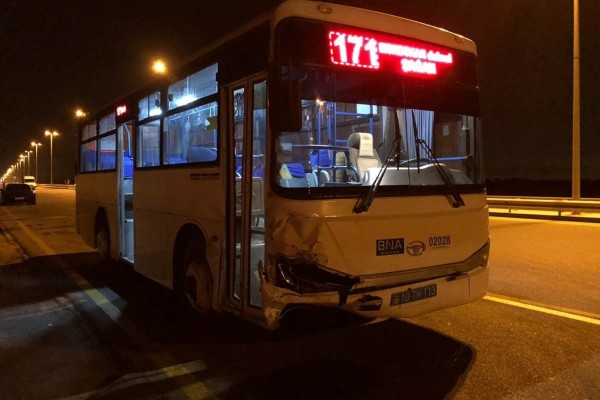 Sərnişin avtobusu yük maşını ilə toqquşdu:10 nəfər YARALANDI