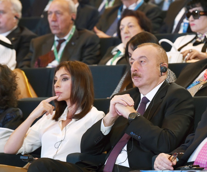 İlham Əliyev və xanımı Forumun açılışında 