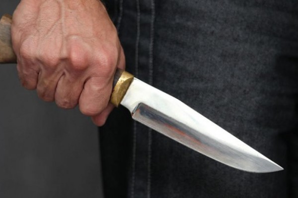 Sumqayıtda kişi ticarət mərkəzində arvadını və özünü bıçaqladı - VİDEO