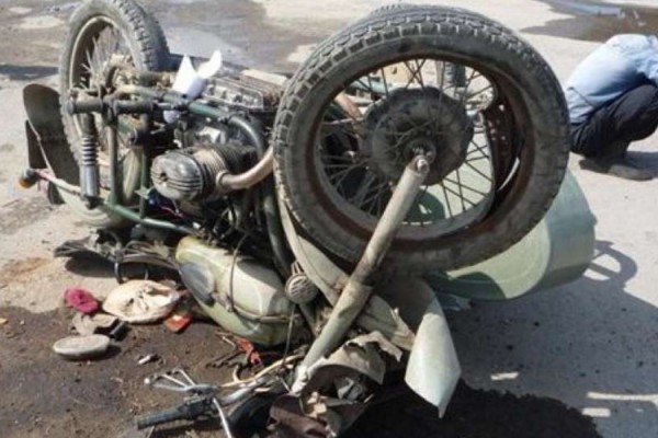 Motosiklet traktora çırpıldı, sürücü öldü