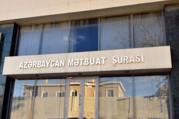 Mətbuat Şurası təhqir olunan jurnalisti müdafiə etdi 
