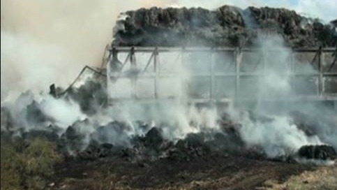Zaqatalada traktorun qoşqusunda 2 ton quru ot yandı 