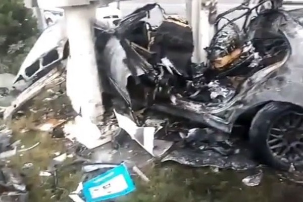 Bakıda AĞIR QƏZA: "BMW" SOCAR-a çırpılıb kül oldu (VİDEO)