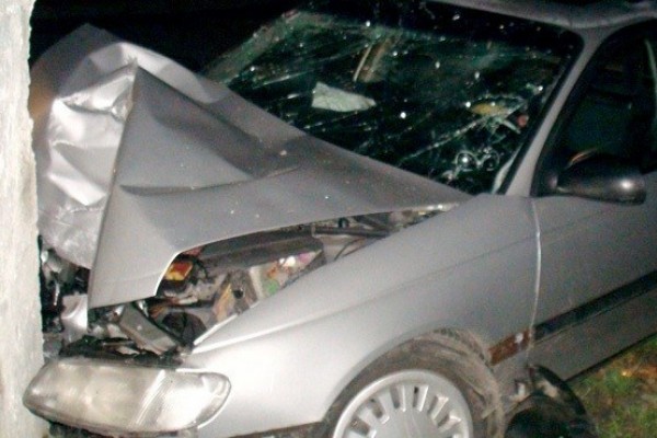 Sarayda avtomobil hasara çırpıldı - Sürücü öldü