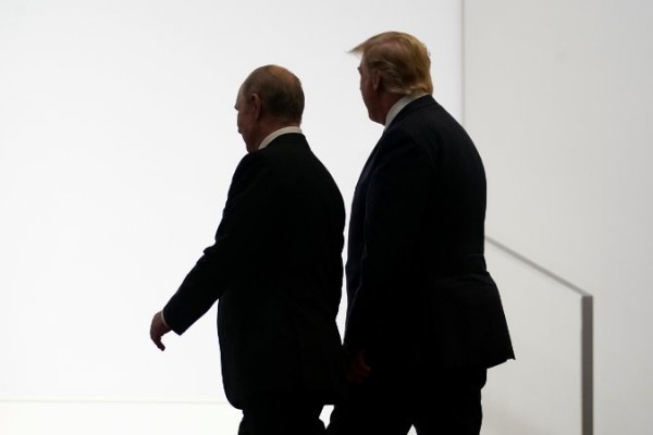 Trampla Putinin görüşü başladı - VİDEO