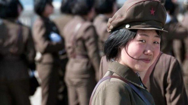 Qadın əsgər Şimali Koreya ilə bağlı dəhşətli faktları açdı: ordudakı qızları… – FOTO
