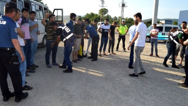 Azərbaycanlılar dronla tutuldu - deportasiya olundular (FOTO)