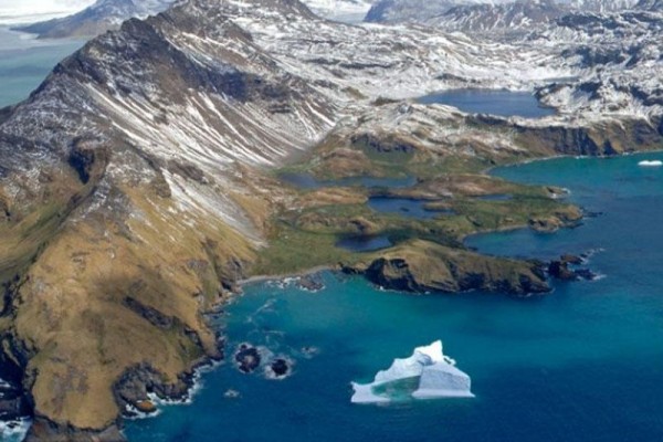 Planetin ən böyük aysberqi Antarktikadan ayrılıb 