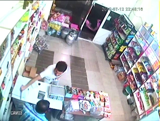 32 yaşlı narkotik istifadəçisi girdiyi mağazada DƏHŞƏT saçdı (VİDEO)