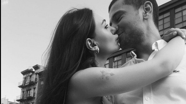 ATV-nin keçmiş aparıcısı əri ilə öpüşüb, şəkillərini yaydı - FOTO