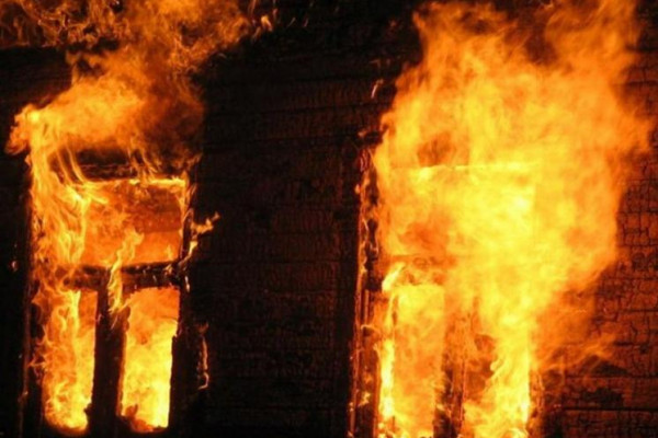 Boşandığı arvadının evini yandırdı, 2 yaşlı uşağı öldü - TƏFƏRRÜAT (YENİLƏNİB)