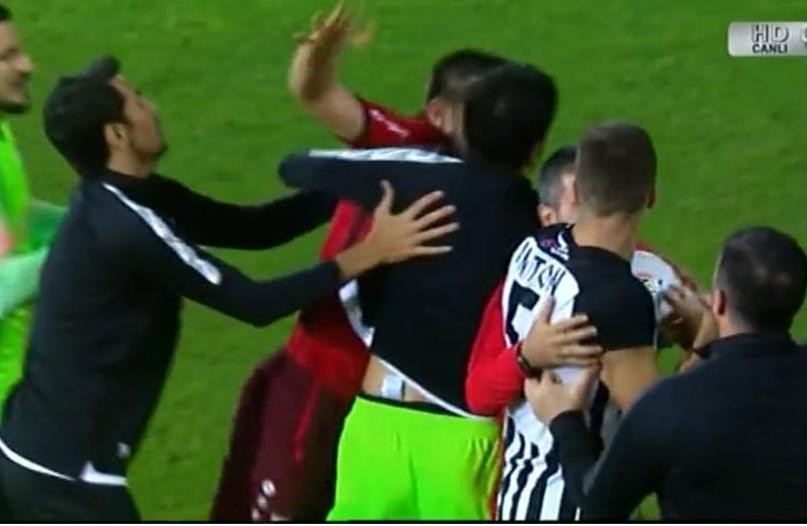 Azərbaycanda futbolda ara qarışdı: məşqçi və futbolçular yumruq davasına çıxdılar - FOTO