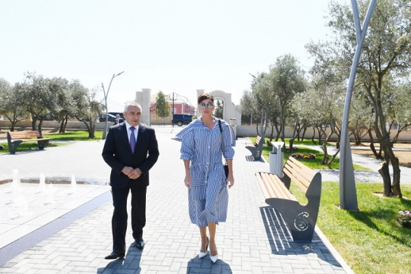 Mehriban Əliyeva "Zeytun Bağı" parkının açılışında (FOTOLAR-YENİLƏNİB)