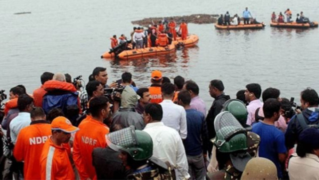 Hindistanda səyahət gəmisi batdı: 11 ölü var