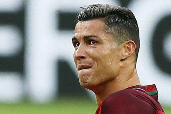 Ronaldo içki düşkünü atasından danışıb, ağladı - VİDEO