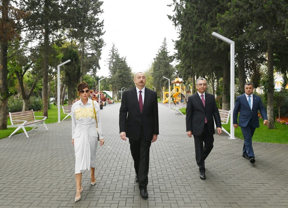 Prezident və xanımı Atatürk parkında - FOTOLAR