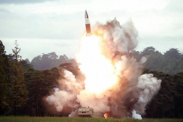 Şimali Koreya havaya raket buraxdı 