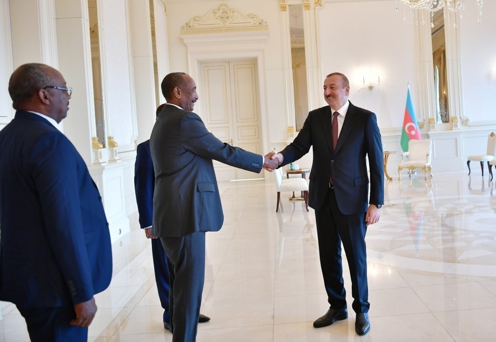 İlham Əliyev Sudanın dövlət başçısı ilə görüşdü - FOTO