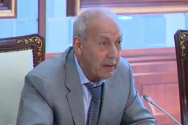 Parlamentin 77 yaşlı ağzı söz tutmayan deputatı - VİDEO