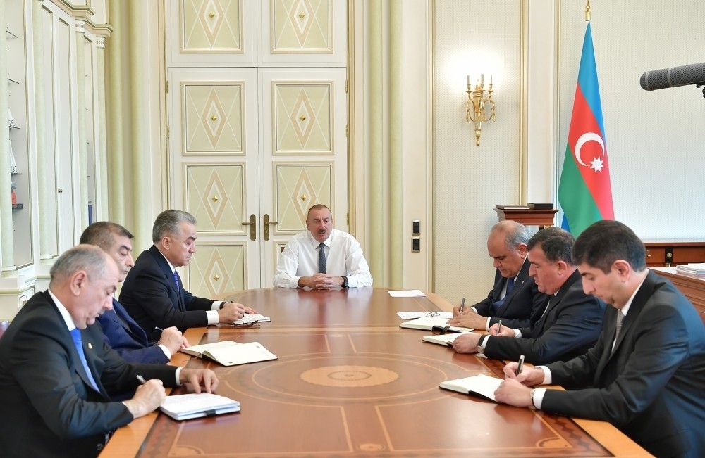 İlham Əliyev yeni təyin olunan icra başçılarını qəbul etdi - FOTO