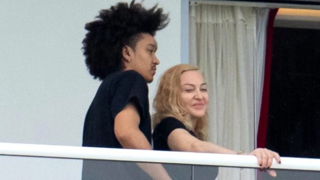 Madonna özündən 35 yaş kiçik sevgilisi ilə görüntüləndi - FOTOLAR
