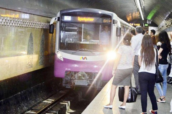 Bakı metrosunda nasazlıq - Qatar dayanmadan hərəkət etdi