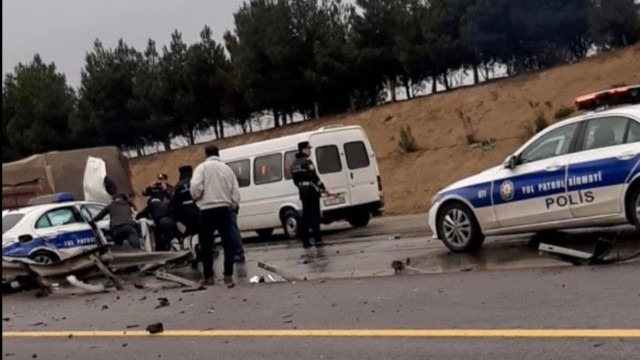 Bakı-Qazax yolunda polis maşını qəzaya düşdü - FOTO