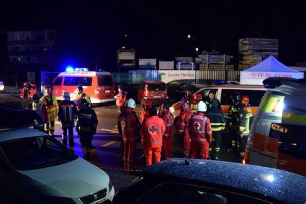 İtaliyada 6 turist öldü - 11-i yaralandı